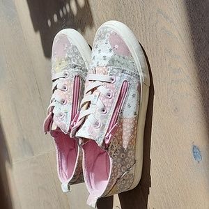 Spring girls lace free cat and jack shoes size 3y